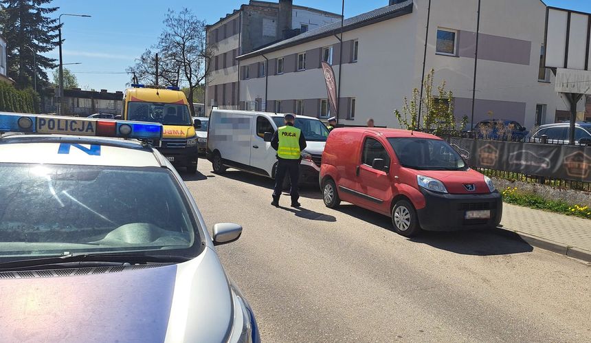 Wypadek samochodowy na parkingu w Miastku