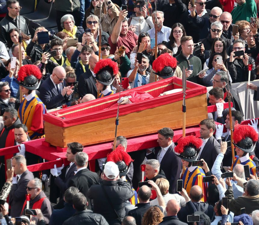 papież Franciszek trumna