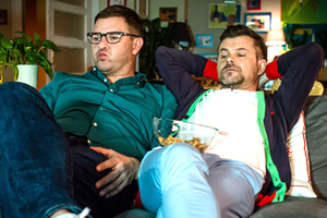 Tomasz Karolak i Jacek Braciak w serialu "Rodzinka.pl"