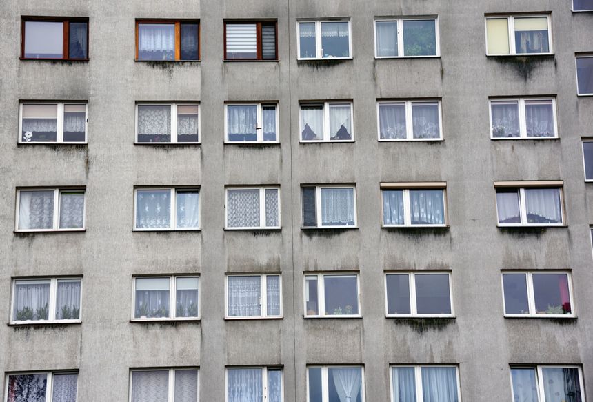 Seniorzy tracą oszczędności życia i mieszkania 