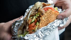 Sanepid przeprowadził ponad 300 kontroli lokali z kebabem w woj. małopolskim