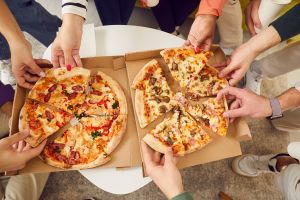 W tekturowych pudełkach do pizzy odkryto bisfenol A i S