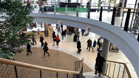 Jak przestawienie zegarków wpływa na handel?