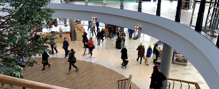 Jak przestawienie zegarków wpływa na handel?