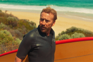 Nicolas Cage w filmie "Surfer"
