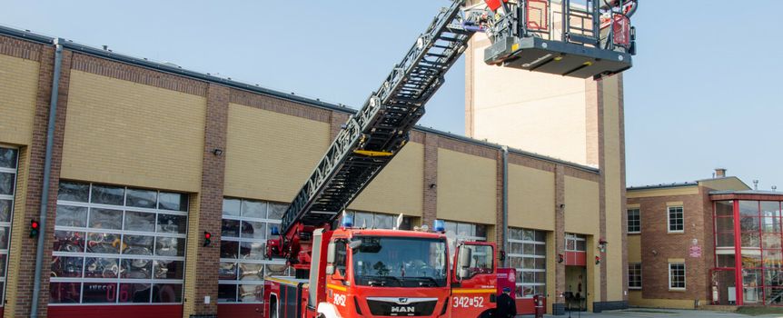 Przekazanie 42-metrowej drabiny Rosenbauer dla strazy pozarnej w Zielonej Górze