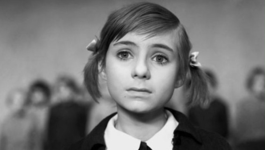 Kadr z filmu "Świadectwo urodzenia"