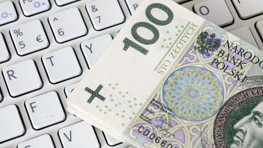 pieniądze na klawiaturze