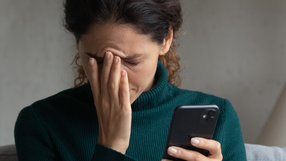 "Narzeczony z Tindera". Jakie są zagrożenia na tej platformie?