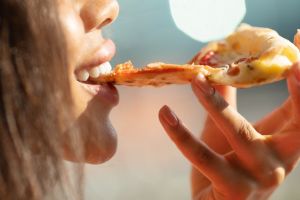 Czy pizza to sekret szczęścia? Jej aromat działa na mózg jak naturalny antydepresant