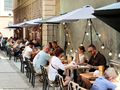 turyści w restauracji na Starym Mieście