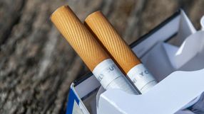 papierosy wysunięte z paczki