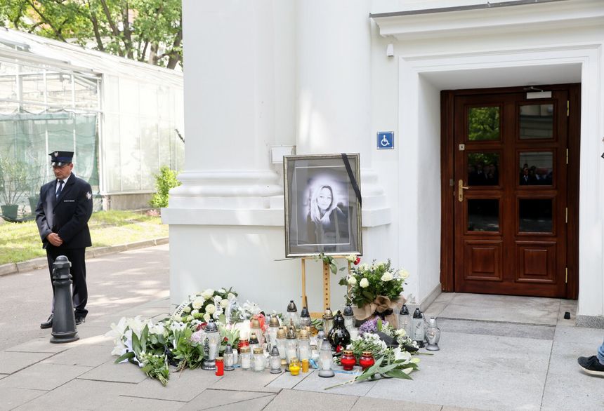 Uroczyste upamiętnienie śmiertelnej ofiary ataku na terenie Kampusu UW