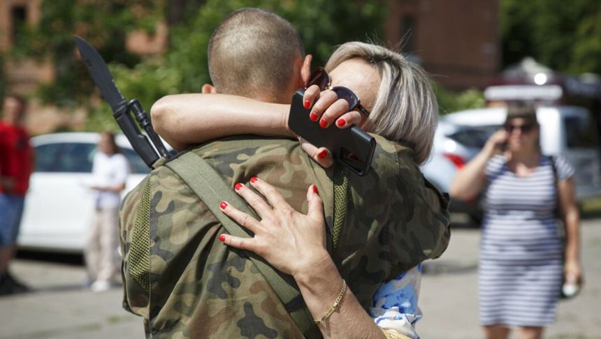 Łomża, przysięga żołnierzy dobrowolnej zasadniczej służby wojskowej na Starym Rynku
