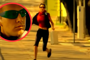 Darude "Sandstorm" music video screen