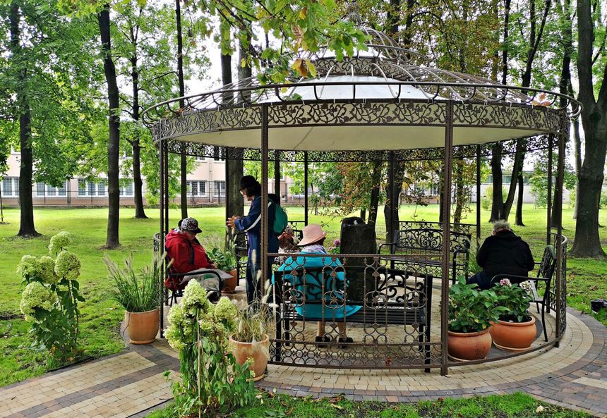 Krakowska Pijalnia Zdrojowa Mateczny - park zdrojowy