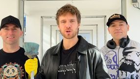 Maciej Musiał dotrzymał słowa. Aktor chwycił za miotłę