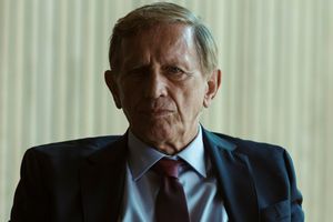 Jan Englert w serialu Przesmyk