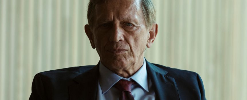 Jan Englert w serialu Przesmyk