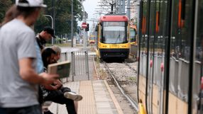 tramwaje, przystanek, pasażerowie