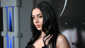 Charli XCX portret 2025