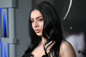 Charli XCX portret 2025