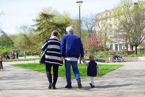 Kiedy można wnioskować o alimenty od dziadków?