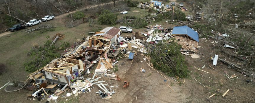 USA. Gwałtowne burze, tornada i pożary