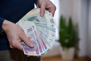 pieniądze w ręku