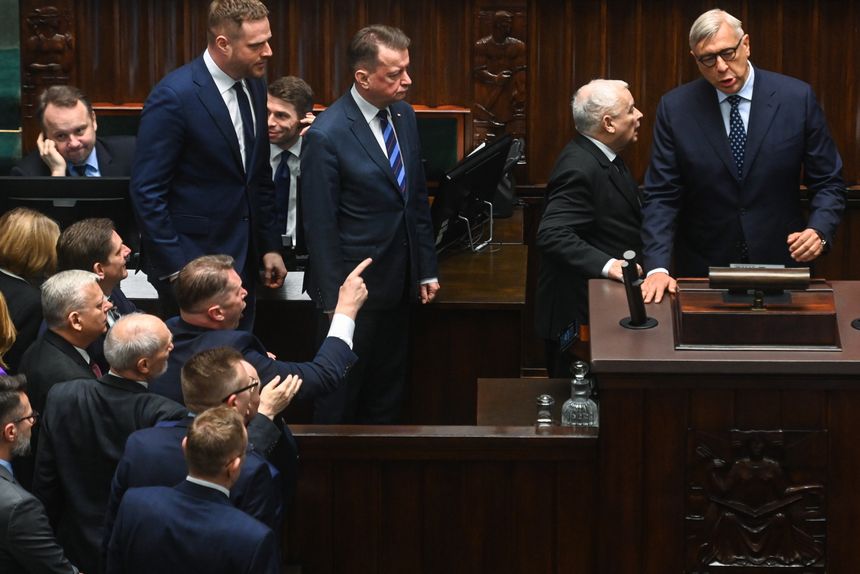 Posłowie PiS i Roman Giertych 
