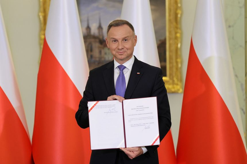 Andrzej Duda z podpisaną ustawą