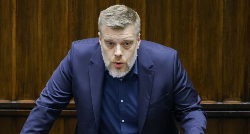 Kandydat na prezydenta partii Razem Adrian Zandberg w Sejmie, 24 stycznia 2025 r.
