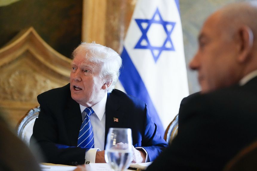 Republikański kandydat na prezydenta Donald Trump, i premier Izraela Benjaminem Netanjahu w Mar-a-Lago, 26 lipca 2024 r