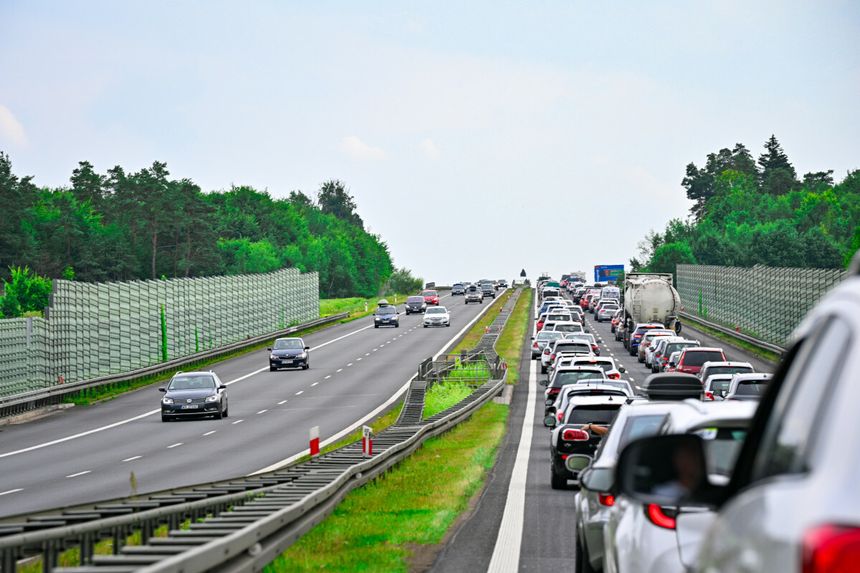 samochody na autostradzie