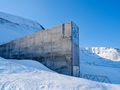 Svalbard Global Seed Vault jest wydrążony w górze na wyspie w archipelagu Svalbard