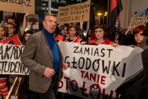 Dariusz Wieczorek i studenci