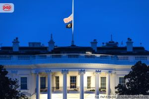 Byli prezydenci USA składają hołd Jimmy'emu Carterowi