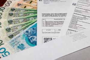 faktura za energię elektryczną i pieniądze