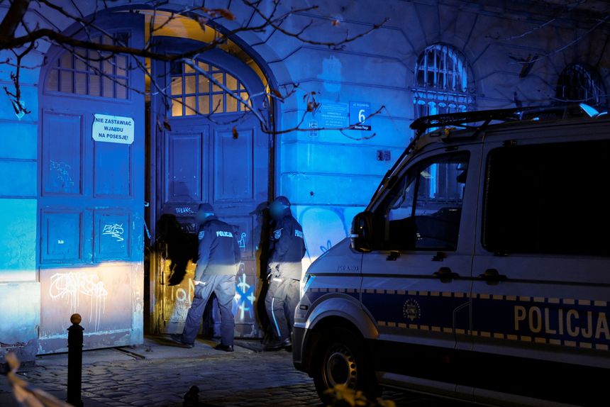 Policjanci na miejscu zdarzenia