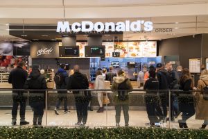 Wynagrodzenie w McDonald's: ile można zarobić w restauracji?