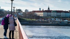 Zamek Królewski w Warszawie, kobiety robią zdjęcie