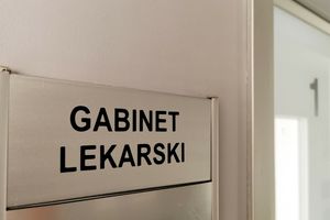 tabliczka na gabinecie lekarskim