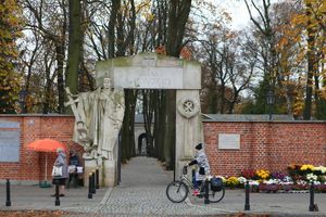 Cmentarz Stare Powązki w Warszawie - Brama św. Honoraty 