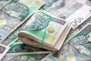 zwitek banknotów na pieniądzach