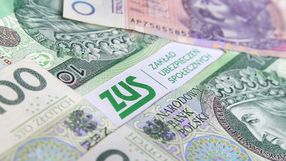 pieniądze i logo ZUS