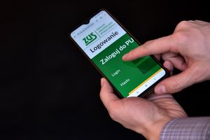 ekran logowania do ZUS na smartfonie