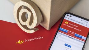 e-nadawca na ekranie smartfona