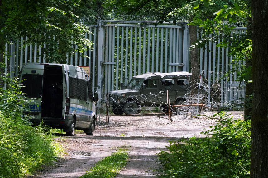 Łukaszenka wywiózł migrantów w kierunku Rosji
