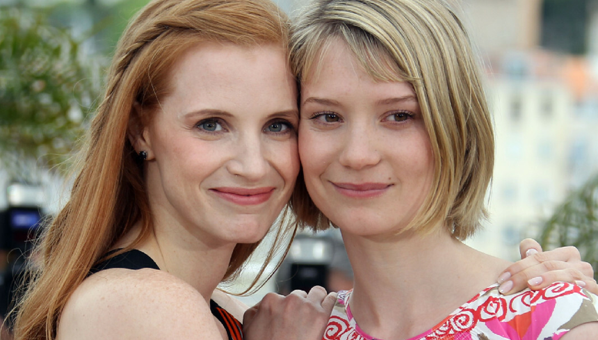 Mia Wasikowska i Jessica Chastain
