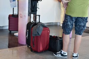 Podróżni na lotnisku